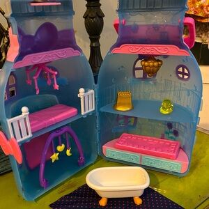Portable Travel Size Born Baby Surprise dollhouse nursery w/ extras